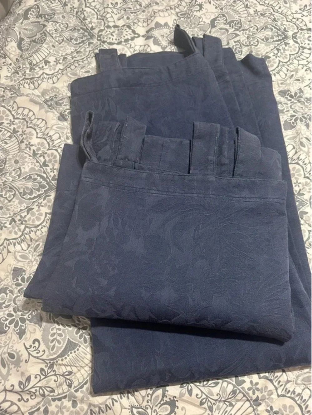 Tabbed room darkening drapes